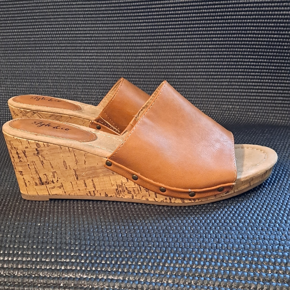 Wedge peep to mule slides